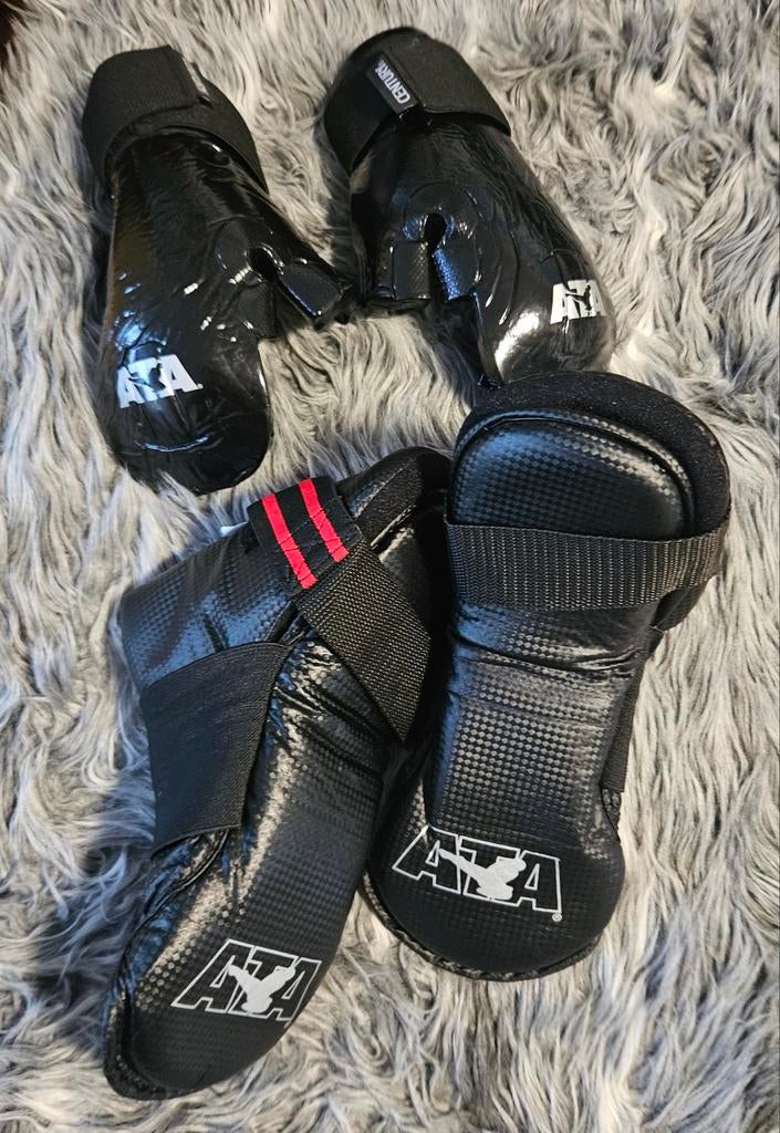 ATA Taekwondo vecht  beschermig set hand + voet - Nieuwstaat, Taekwondo, Maat XS of kleiner, Vechtsportbescherming, Ophalen of Verzenden