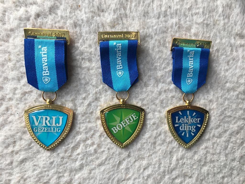 Bavaria carnaval medaille 2017 nieuw en knijpzak confettie, Verzamelen, Verzenden, Nieuw, Reclamebord, Plaat of Schild, Bavaria