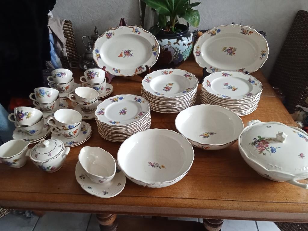 12 persoons eet+koffie servies FLEUR DE SAX van BOCH, Antiek en Kunst, Antiek | Servies compleet, Ophalen