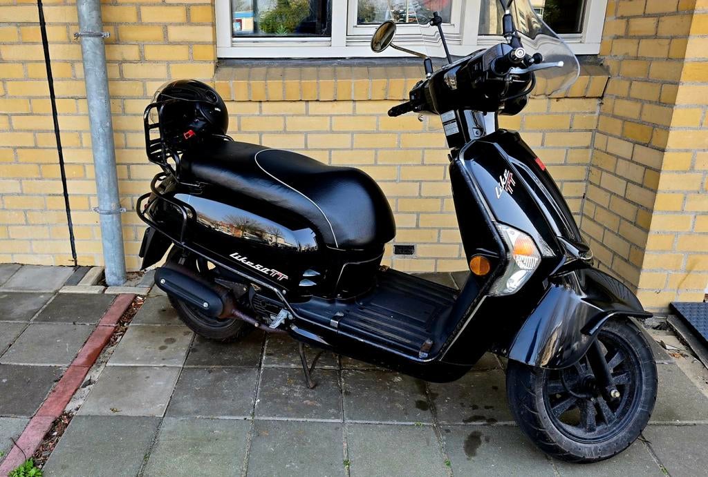 KYMCO Like TT Snor2015 - Zwart,Bagagerek en Windscherm, Fietsen en Brommers, Scooters | Kymco, Ophalen, Gebruikt, Benzine, Like