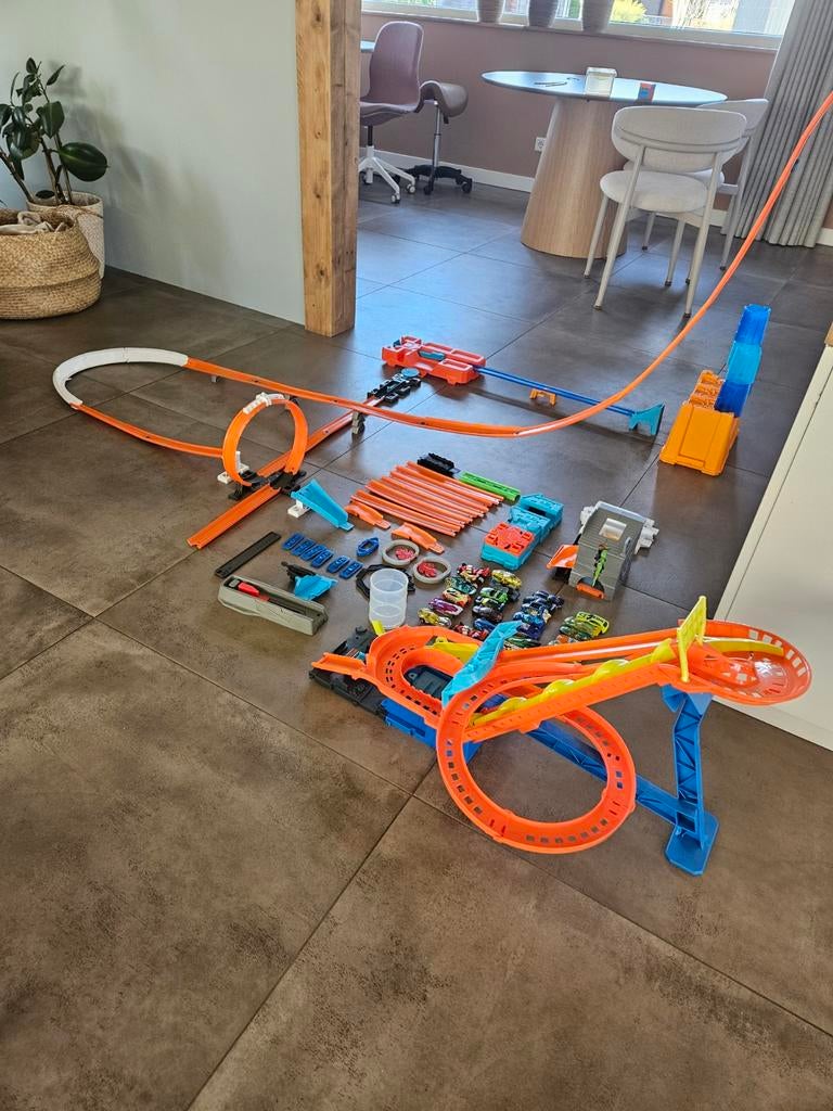 Verschillende Hot Wheels sets met 27 auto's, Ophalen, Racebaan, Zo goed als nieuw, Hot Wheels