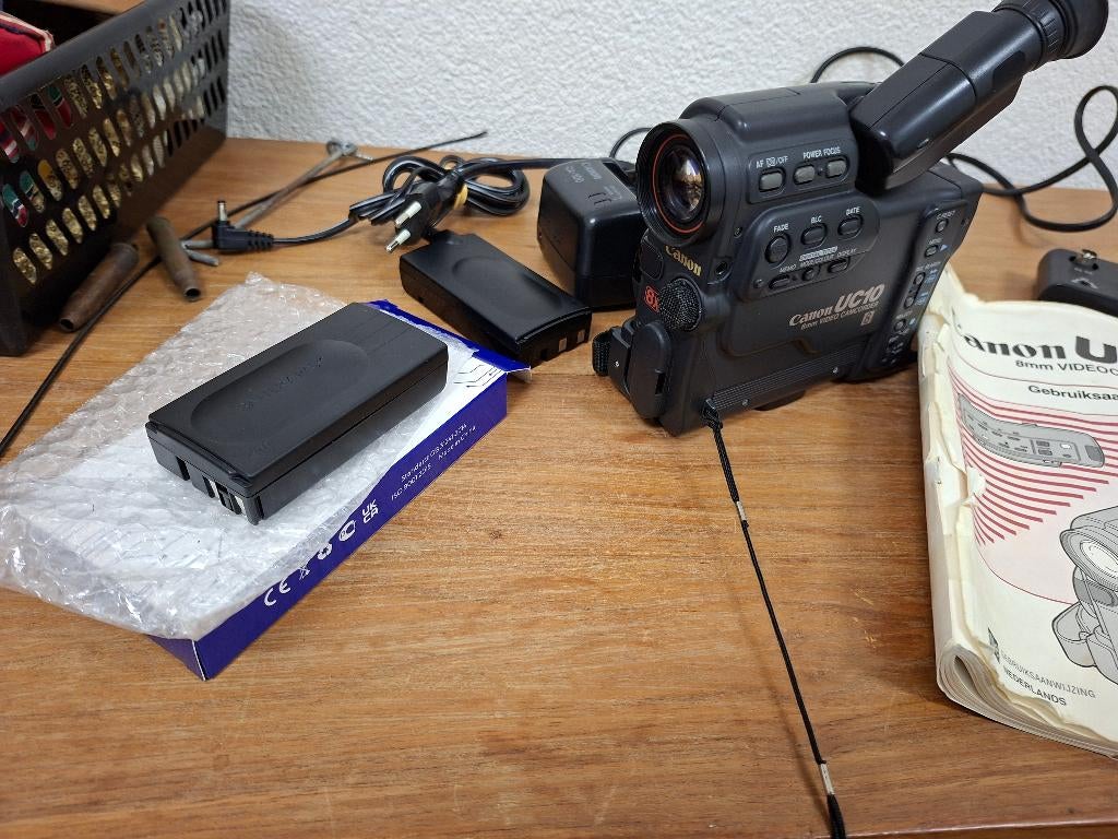 filmcamera canon uc 10 met nieuwe accu erbij, Gebruikt, 20x of meer, Ophalen of Verzenden, Geheugenkaart