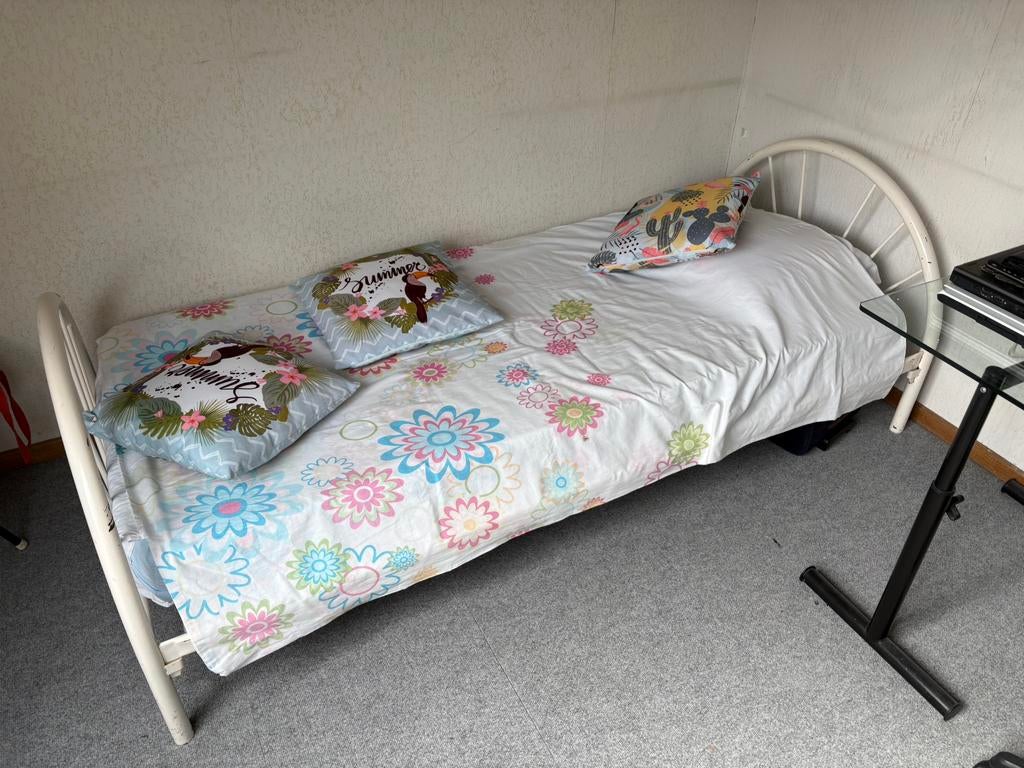 Bed 90x200, Kinderen en Baby's, Ophalen, Zo goed als nieuw, 180 cm of meer, 85 tot 100 cm