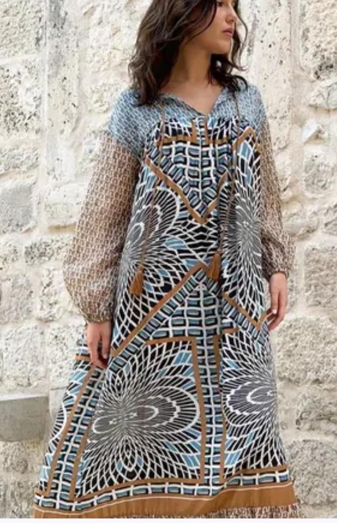 Devotion lange jurk M -L valt ruim, Kleding | Dames, Jurken, Zo goed als nieuw, Maat 38/40 (M), Overige kleuren, Onder de knie