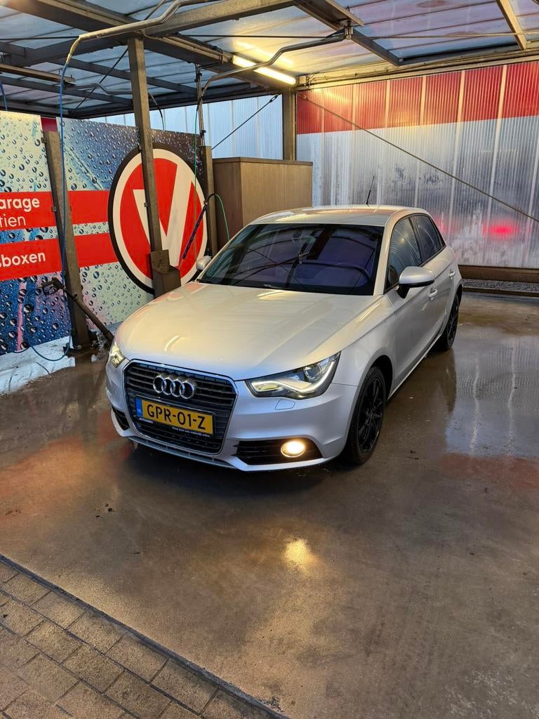 Audi A1 1.2 Tfsi 63KW SB 2013 Grijs, Auto's, Audi, Voorwielaandrijving, Stof, A1, Zwart
