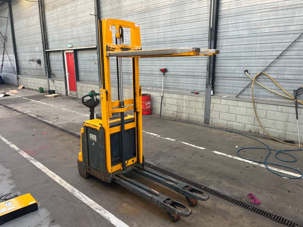 Jungheinrich EJC 112 Stapelaar met lader, Zakelijke goederen, Machines en Bouw | Heftrucks en Intern transport, Stapelaar, Elektrisch