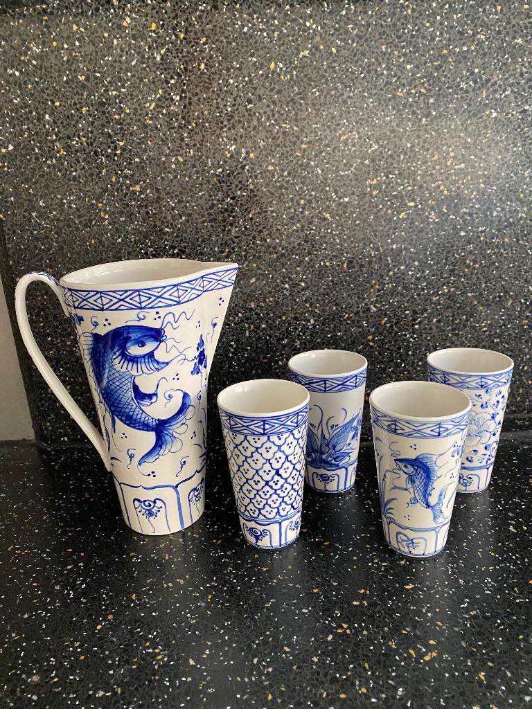 Kan met 4 bekers handbeschilderd blauw, Nieuw, Ophalen of Verzenden, Overige stijlen, Kop(pen) en/of Schotel(s)