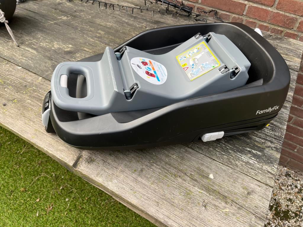 2 Isofix Maxi Cosi baby. Type Family fix. En 2 autostoeltjes, Ophalen, Autogordel, Zo goed als nieuw, 0 t/m 13 kg