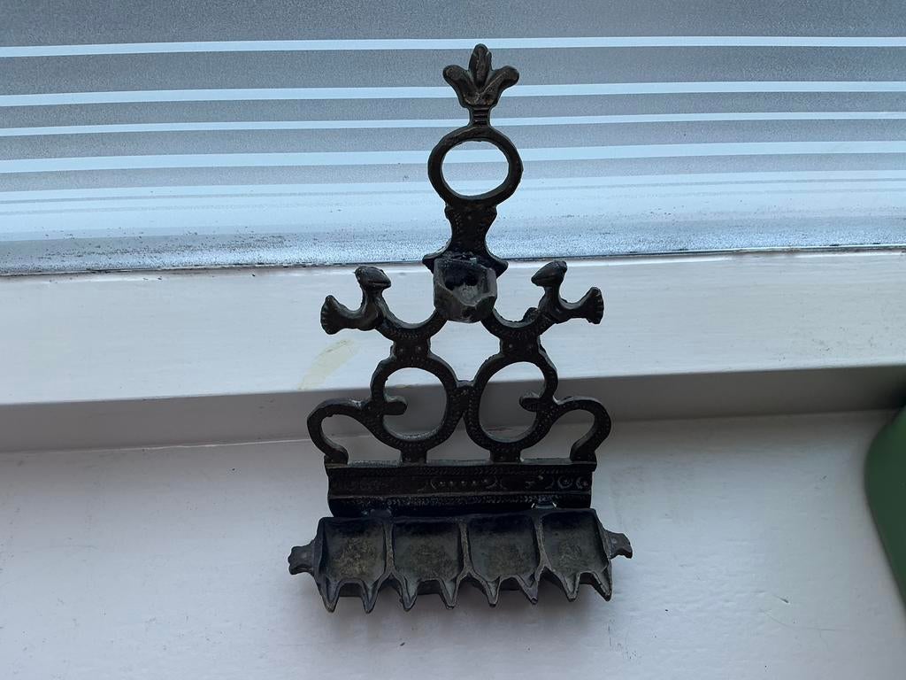 Antieke bronzen Hanukkah lamp., Ophalen of Verzenden
