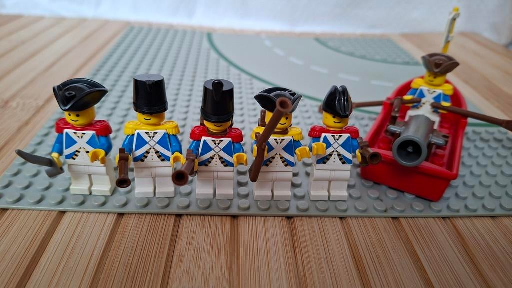 Minifiguren Lego Piraten Soldaten met kanon en boot, Ophalen of Verzenden, Gebruikt, Complete set, Lego