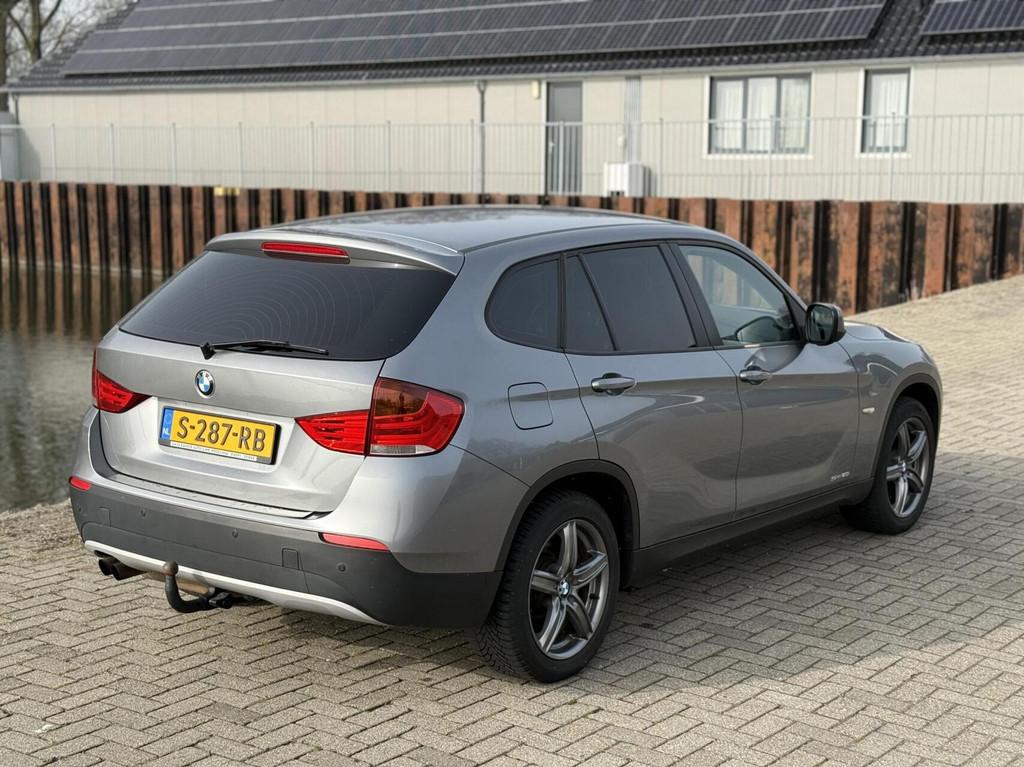 BMW X1 sDrive20i, Euro 5, Zwart, 4 cilinders, 14 km/l