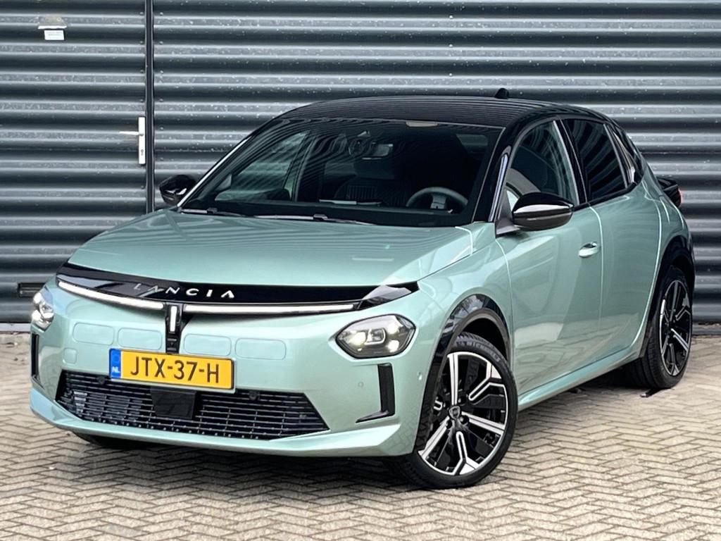 Lancia Ypsilon LX 51 kWh / Uniek / 8 jr garantie (bj 2026), Automaat, Gebruikt, 156 pk, Parkeersensor