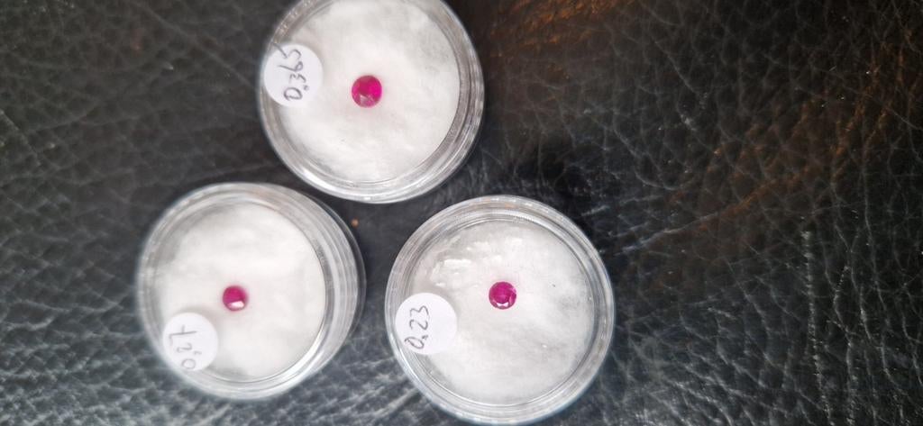 Robijn (mogelijk synthetisch) facet geslepen, Sieraden, Tassen en Uiterlijk, Edelstenen, Ophalen of Verzenden