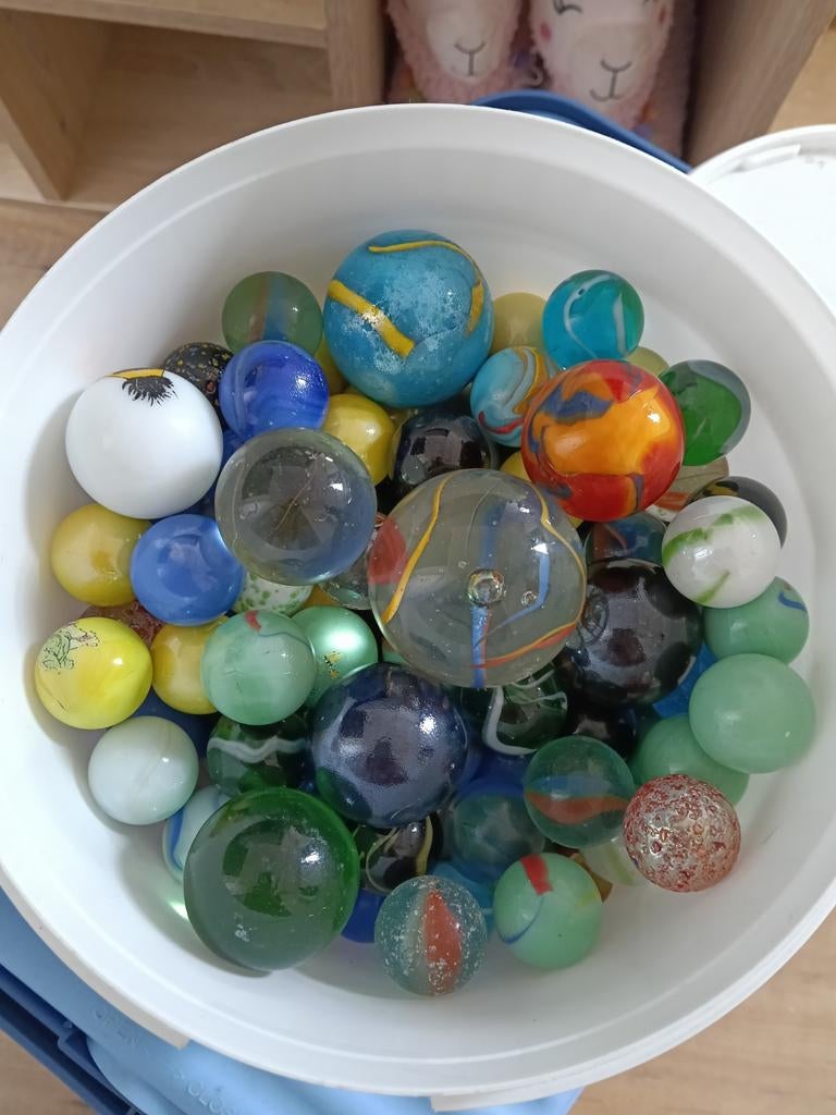 Emmertje vol met diverse knikkers (groot en klein), Ophalen, Jongen of Meisje