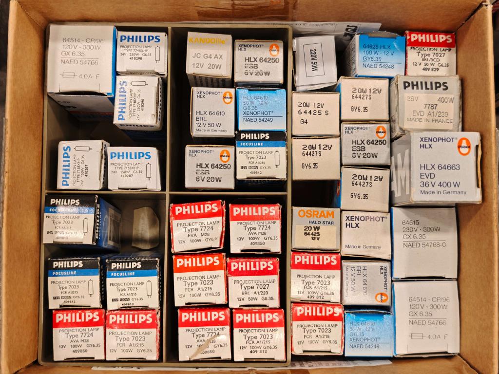 Grote collectie oude beamer, flits en daglicht lampen - HIL, Foto-Groep, Luttekepoortstraat 26 3841 AX Harderwijk, Nieuw, Ophalen of Verzenden