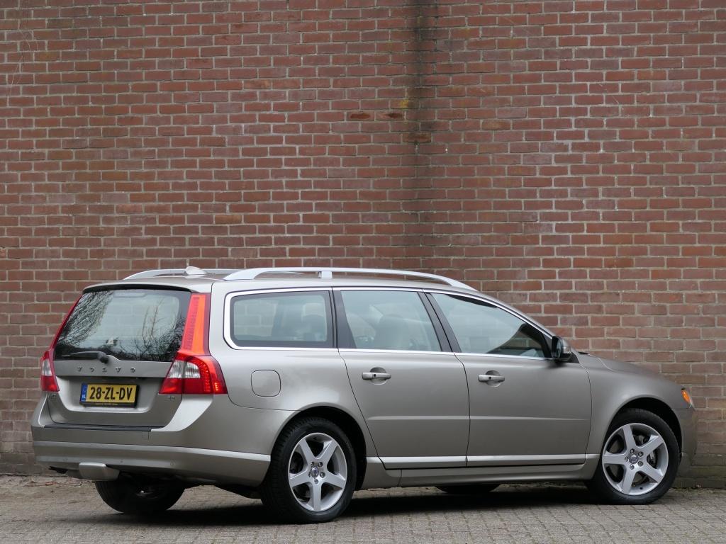 Volvo V70 3.2 AUT Summum Navi / Stoelkoeling / Xenon / High, Automaat, 238 pk, Beige, 93 €/maand