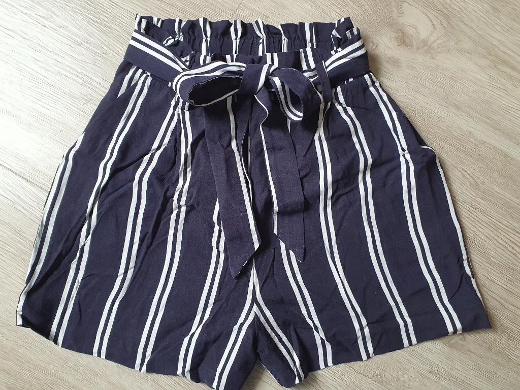 Zwart wit gestreepte dames korte broek maat XS, H&M, Kort, Zwart, Ophalen of Verzenden
