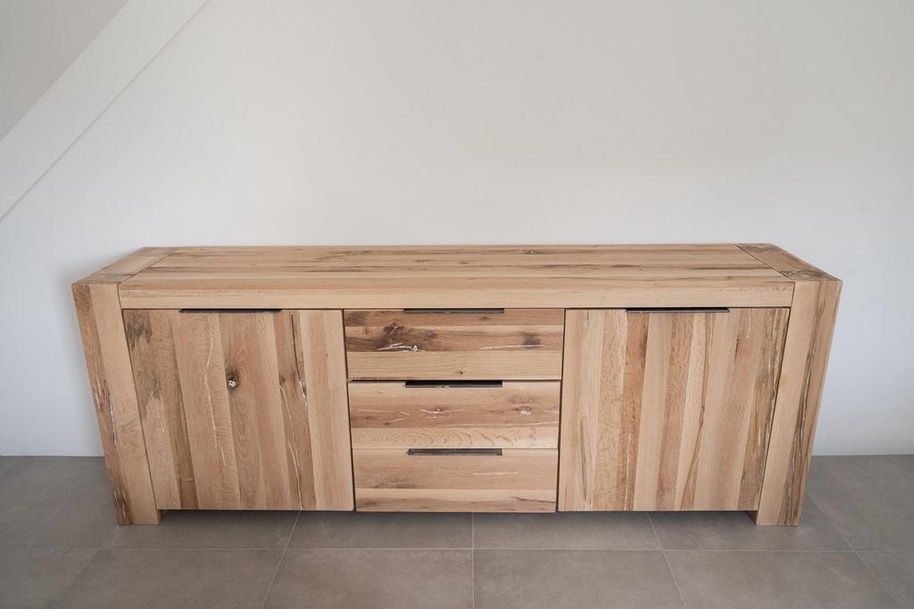 Massief rustiek eiken dressoir met soft close 228x48x85 cm, Ophalen, Gebruikt, Met deur(en), Rustiek