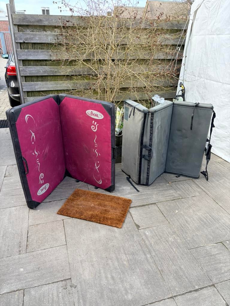 2 crashpads af te halen. (Gratis), Ophalen, Gebruikt, Klimsport-accessoire