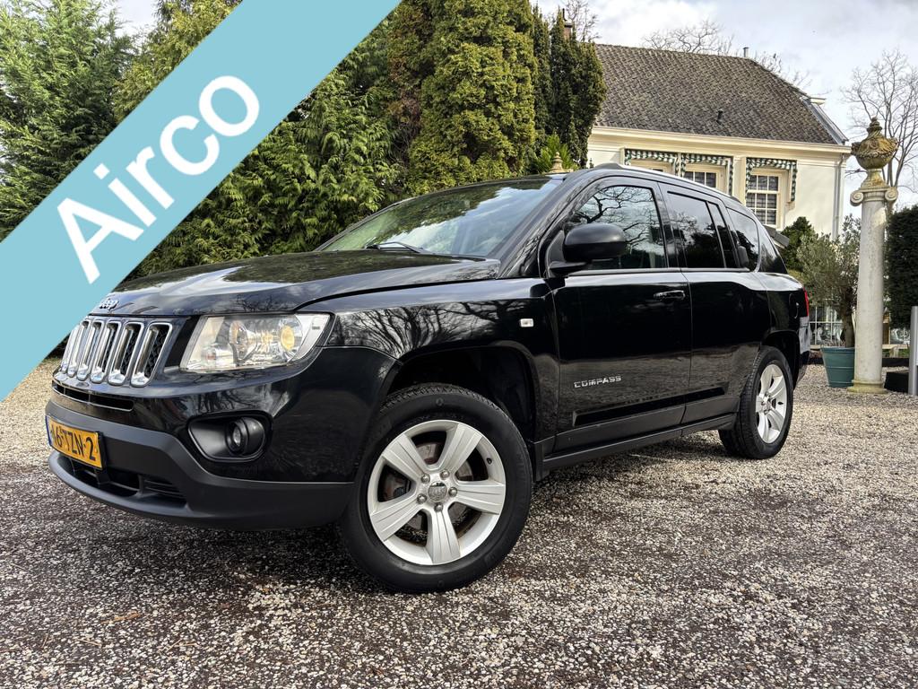 Jeep Compass 2.0 Sport / 2e Eigenaar / Airco / Camera / Navi, 450 kg, Gebruikt, Zwart, Handgeschakeld