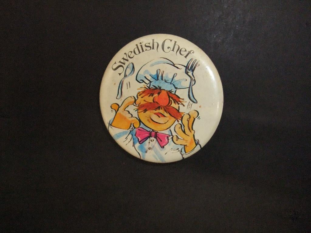 Swedish Chef, (The Muppet Show) oude button, Ophalen of Verzenden, Gebruikt, Overige onderwerpen
