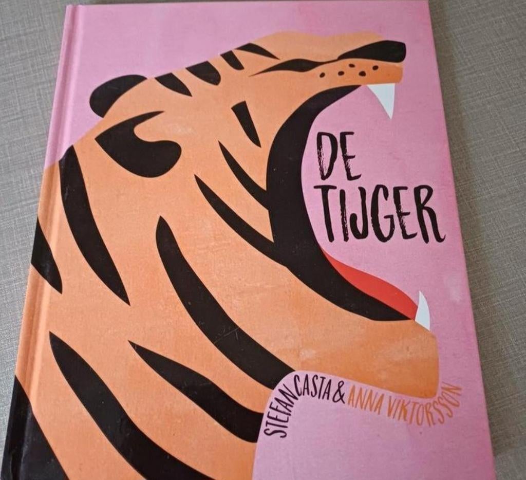 De Tijger - Leuk en leerzaam boek over tijgers, Ophalen of Verzenden, Zo goed als nieuw, Stefan Casta & Anna Viktorsson, Fictie algemeen