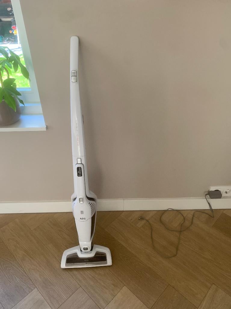 AEG steelstofzuiger cx7 classic x flexibility draadloos, Stofzak, Gebruikt, Stofzuiger, Ophalen of Verzenden