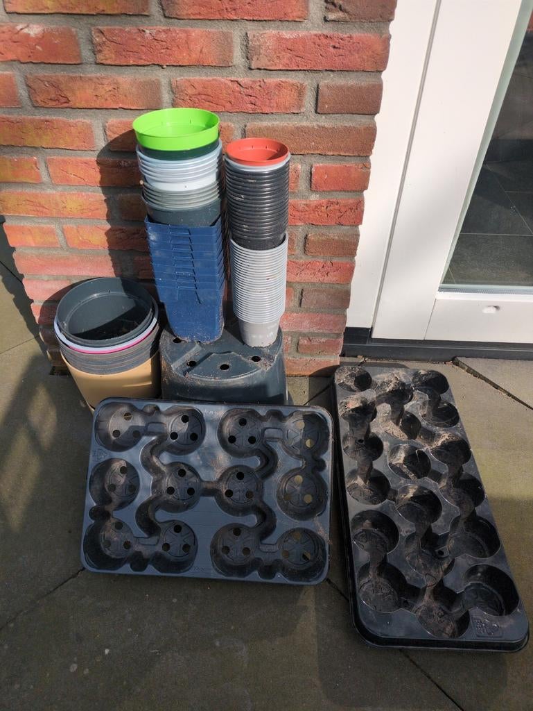 Kweekpotten circa 70 stuks. T.E.A.B., Tuin en Terras, Kweekspullen, Ophalen of Verzenden, Gebruikt, Kweekbak