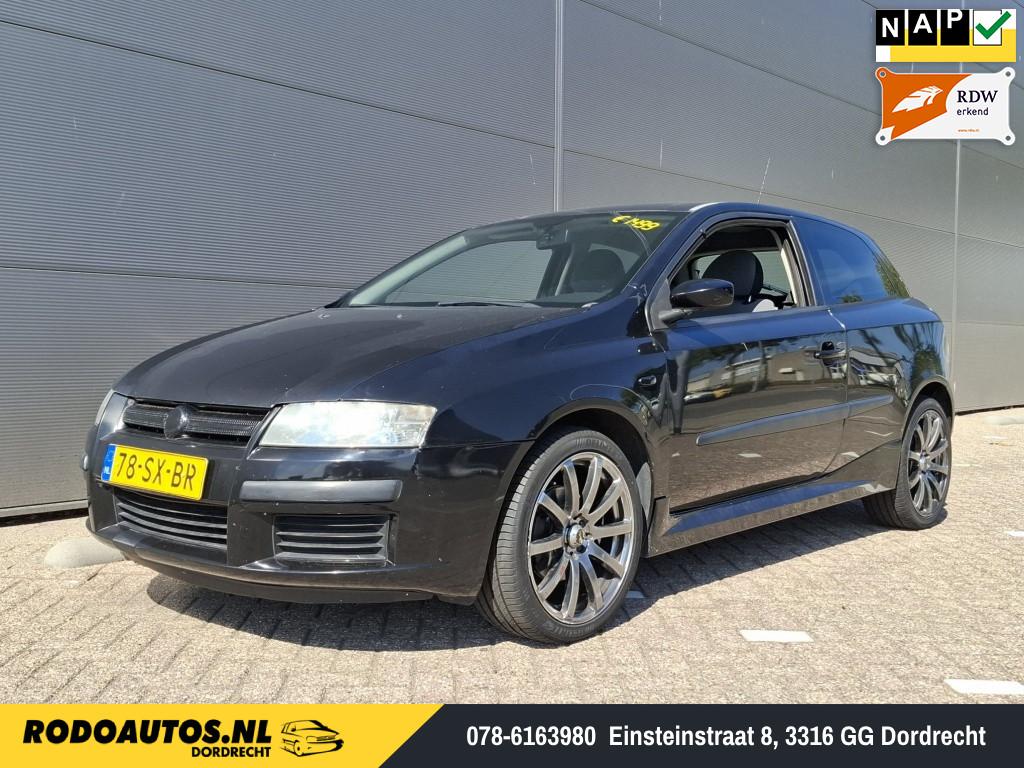 Fiat Stilo 1.8-16V Sport 133pk Airco/Carplay ✅ (bj 2006), Gebruikt, Zwart, Origineel Nederlands, Handgeschakeld