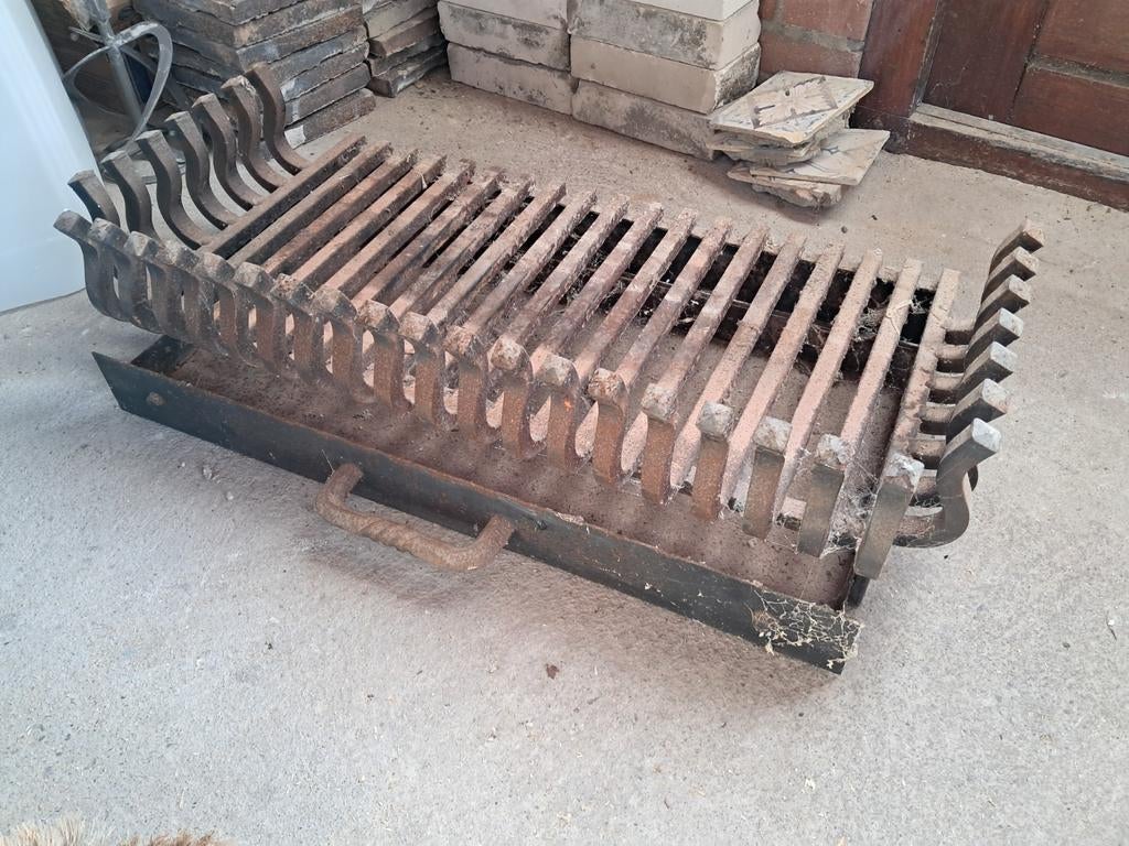 Robuuste gietijzeren haardmand met aslade, Ophalen, Gebruikt, Vrijstaande haard, Houthaard