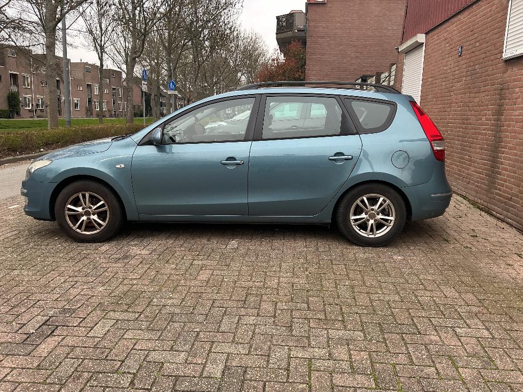 Hyundai i30cw met kapotte koppakking., Auto's, Hyundai, Voorwielaandrijving, 1396 cc, Blauw, Handgeschakeld