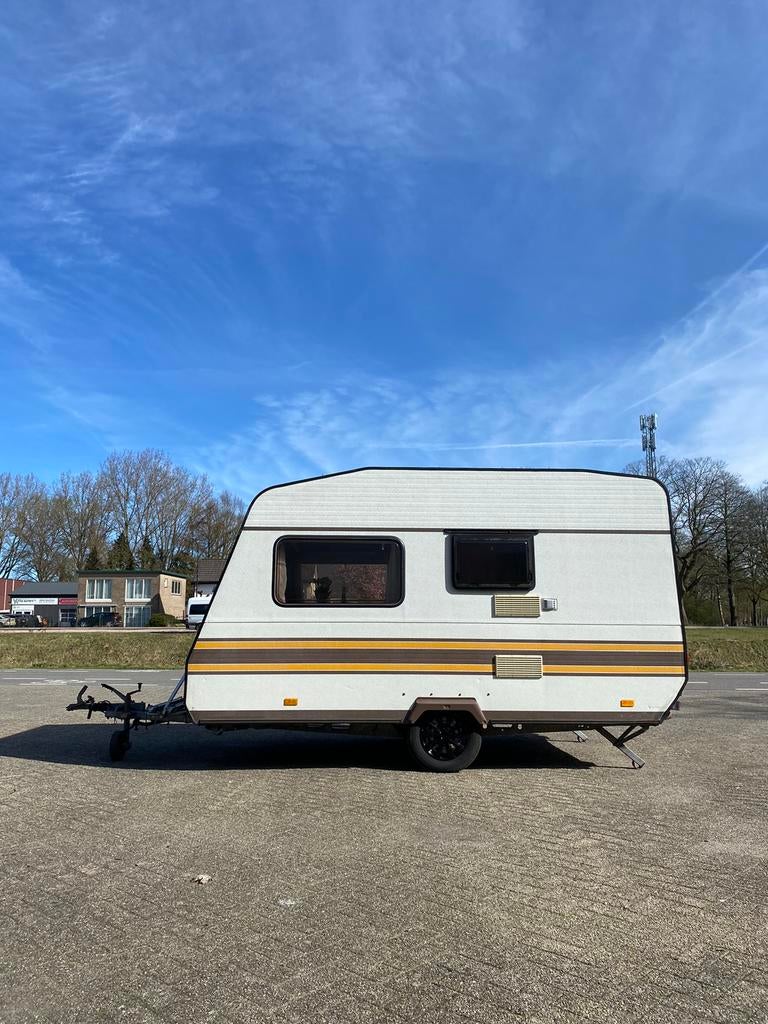 Leuke en lichte carvan met stapelbed-Knaus Sudwind 330, Caravans en Kamperen, Koelkast, Treinzit, Particulier, 500 - 750 kg