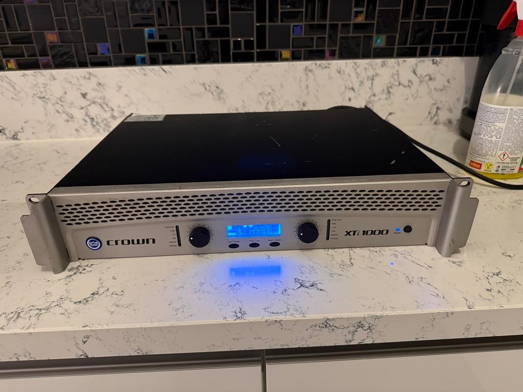 Crown XTI 1000 versterker, Ophalen, Gebruikt, 120 watt of meer, Overige merken
