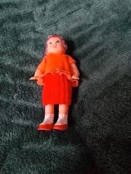 poppenhuis miniaturen ari popje nr 99, Verzamelen, Poppenhuizen en Toebehoren, Ophalen of Verzenden, Zo goed als nieuw, Poppenhuis