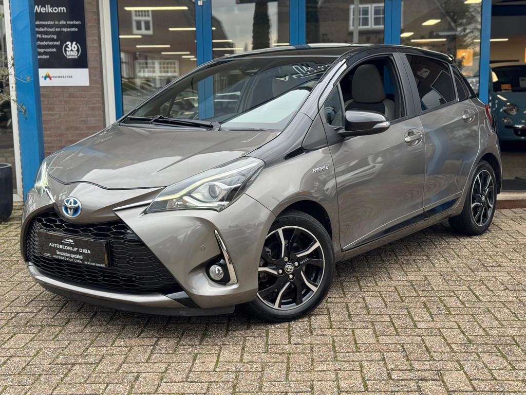 Toyota Yaris 1.5 Hybrid Bi-Tone Plus 2018 AUT NAVI CLIMA NAP, Gebruikt, 4 cilinders, 49 €/maand, Origineel Nederlands