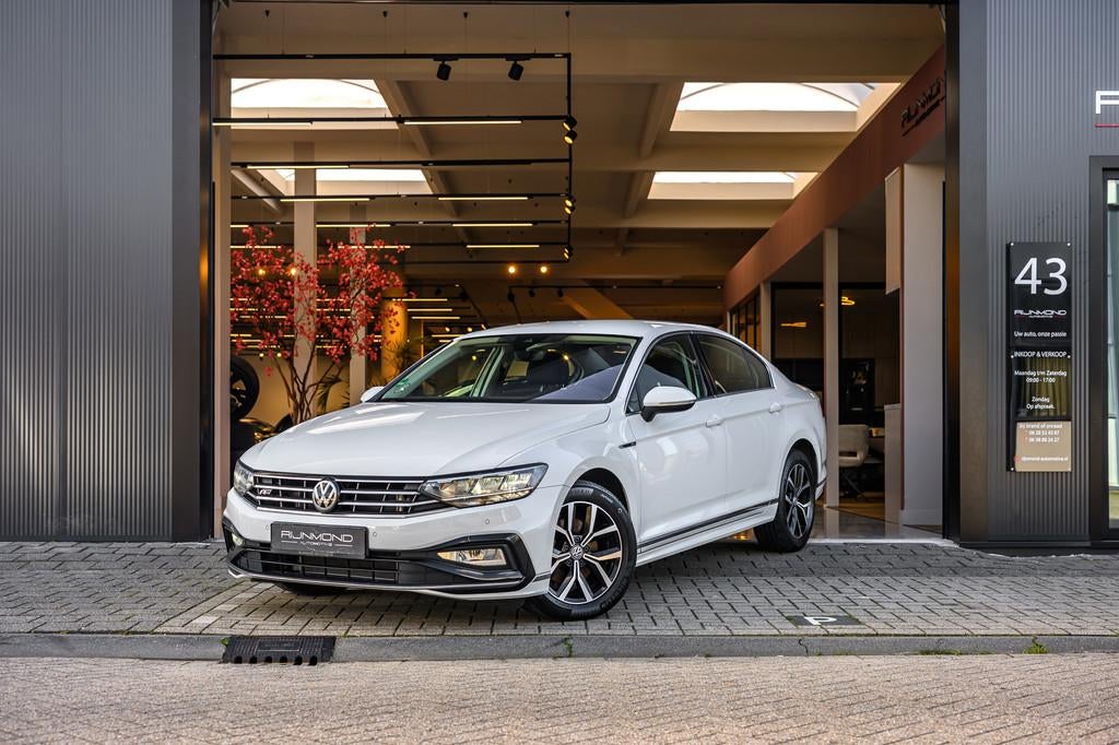 Volkswagen Passat 1.5 TSI R-Line|Camera|Acc|Lane-Assist|Keyl, Stof, Zwart, 4 cilinders, 150 pk