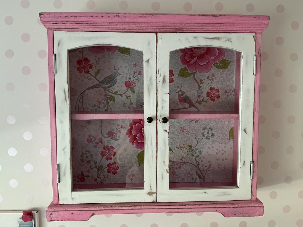 Brocante wandkastje, Ophalen