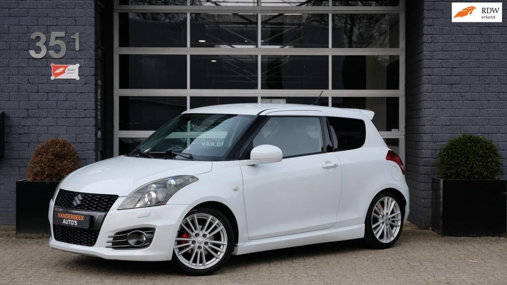 Suzuki Swift 1.6 Sport 135PK Cruise|Stoelverw|Schroefset|Spo, Voorwielaandrijving, Gebruikt, Zwart, 4 cilinders