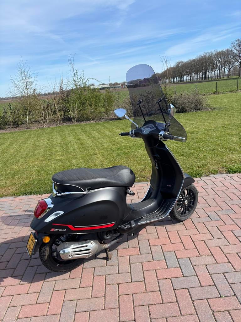 Vespa Sprint 2022 - weinig km - goede staat, Fietsen en Brommers, Ophalen, Gebruikt, Maximaal 45 km/u, Overige modellen