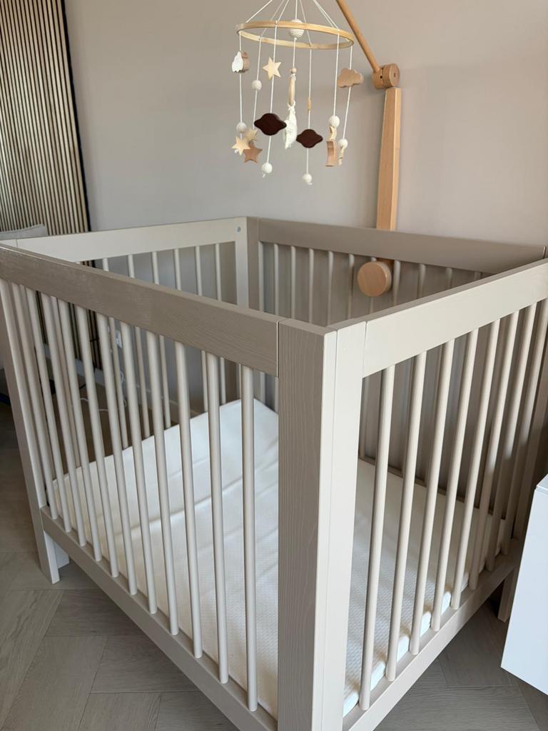 Box taupe kleur goede staat, Kinderen en Baby's, Boxen, Ophalen of Verzenden, Zo goed als nieuw