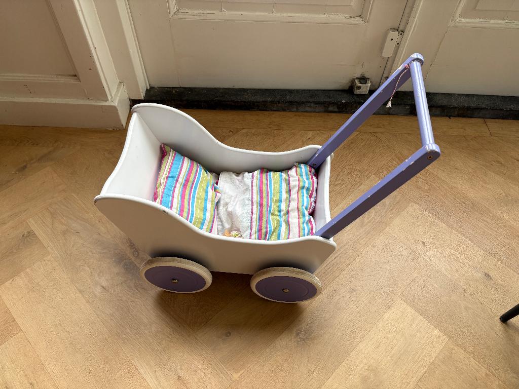 houten poppenwagen, Kinderen en Baby's, Speelgoed | Houten speelgoed, Ophalen of Verzenden, Gebruikt, Duw- of Trekspeelgoed