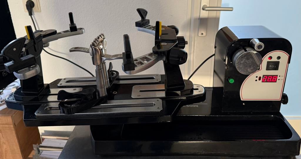 Elektrische Bespanmachine, Ophalen, Zo goed als nieuw