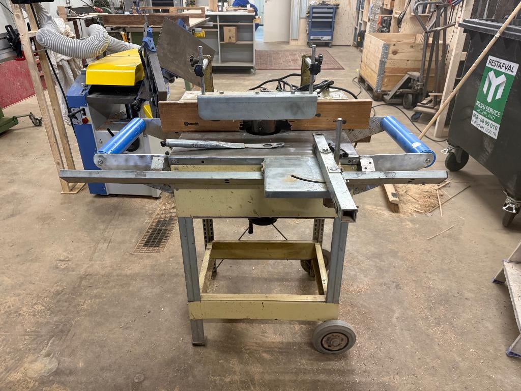 Freestafel / tafelfrees 230V – compleet met accessoires, Ophalen, Gebruikt, Scheppach, Sleuvenfrees