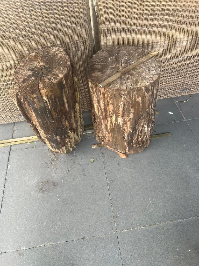 2 Boomstammem, Huis en Inrichting, Krukjes, Ophalen, Zo goed als nieuw, Hout
