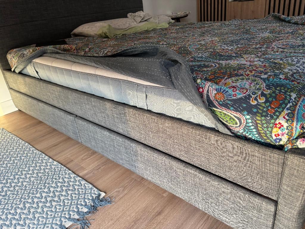 grey fabric-upholstered wooden bed, Ophalen, Eenpersoons, Zo goed als nieuw, 200 cm