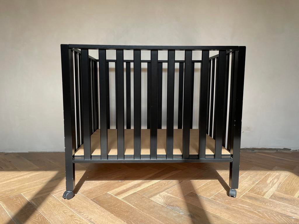 Zwarte verrijdbare Bopita box, inclusief box matras + kleed, Kinderen en Baby's, Boxen, Ophalen, Zo goed als nieuw, Rechthoekig