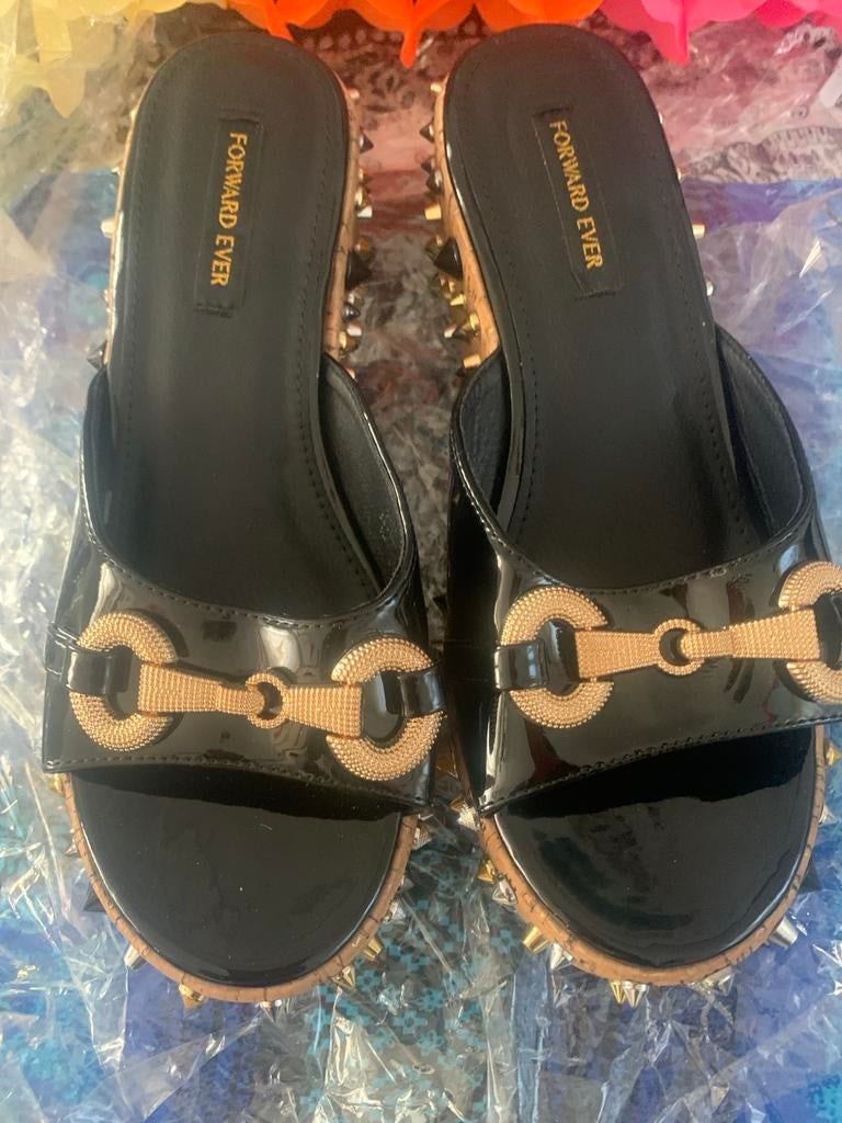 Lakleren Forward Ever slippers dames maat 39 nieuw, Kleding | Dames, Schoenen, Ophalen of Verzenden, Nieuw, Slippers