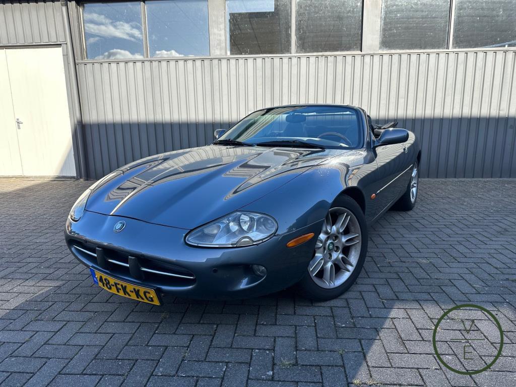 Jaguar XK XK8 4.0 V8 Convertible | NL Auto | Documentatie Aa, Auto's, Oldtimers, Stof, Zwart, Cabriolet, 4 stoelen