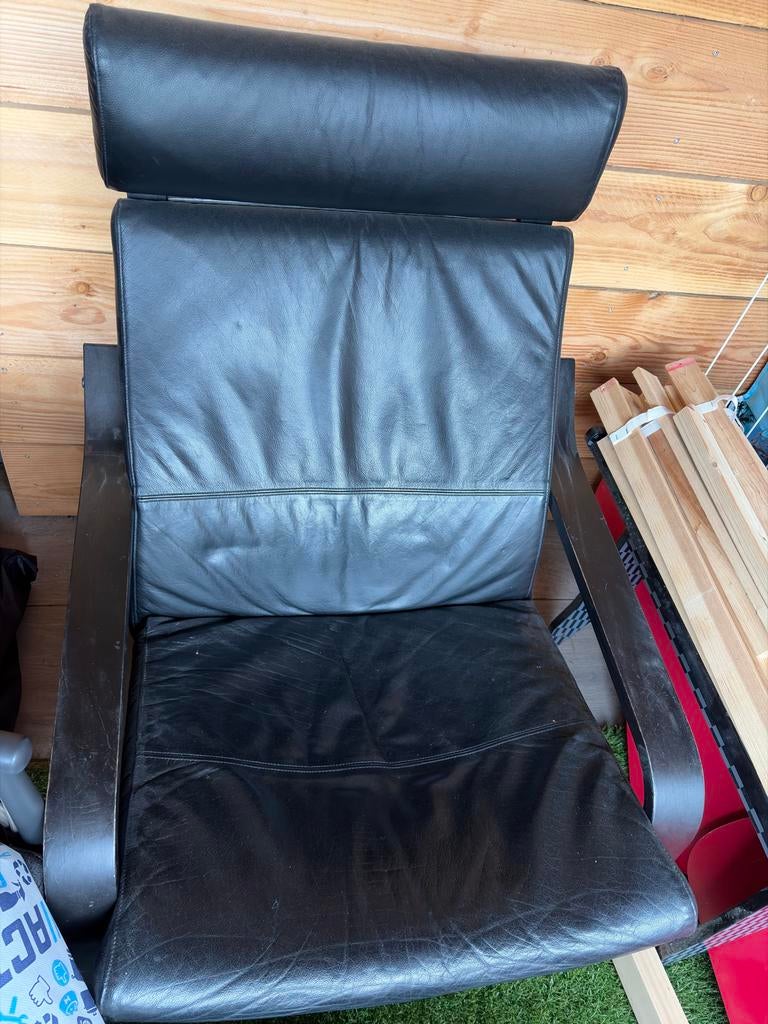 2x IKEA Poäng stoel zwart leer met voetenbankje, Gebruikt, Twee, Zwart, Leer