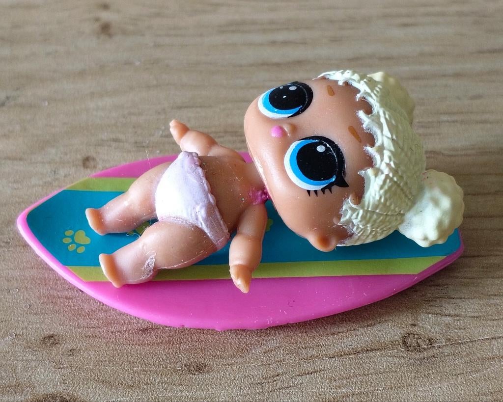 LOL SURPRISE POPPETJE MET SURFPLANK, Verzamelen, Verzenden, Zo goed als nieuw